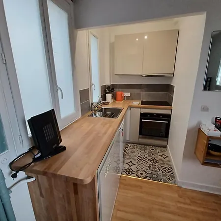 Cosy With Amenities Apartment *